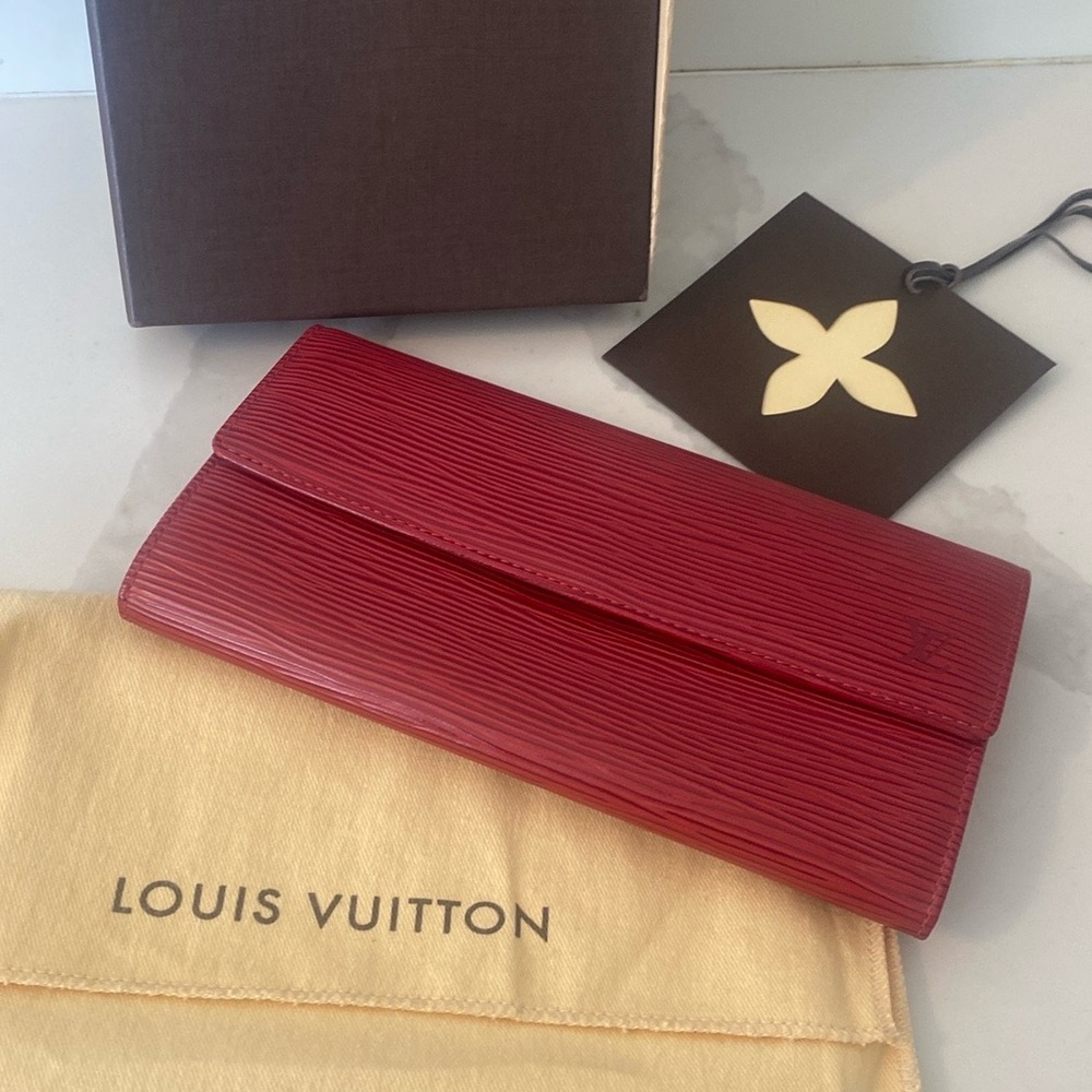 Louis Vuitton Epi Leather Sarah Long Wallet